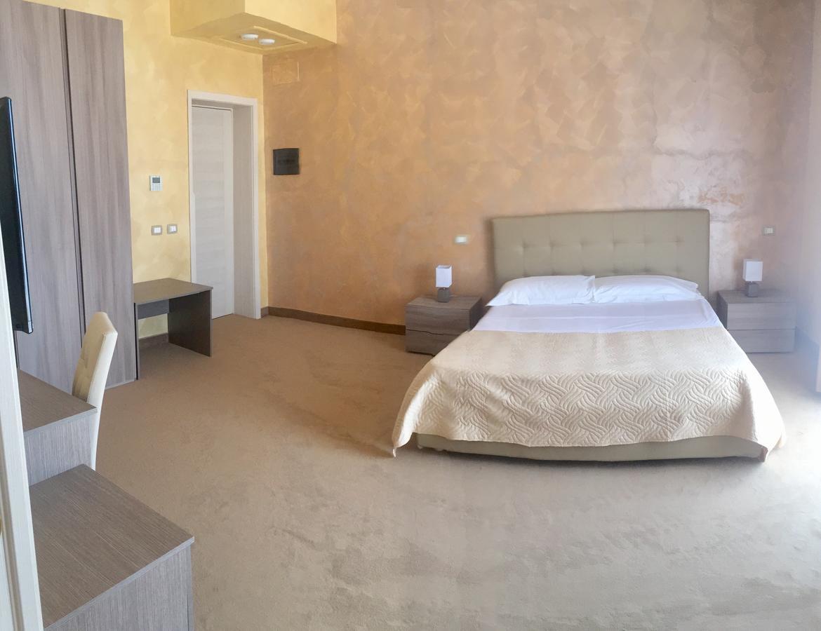 Hotel Riviera Palace Porto Empedocle Exteriör bild