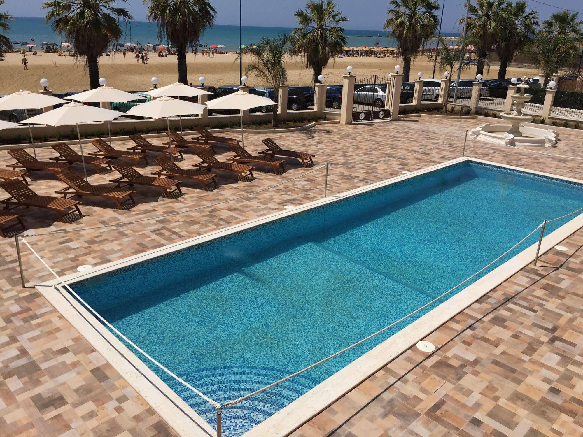 Hotel Riviera Palace Porto Empedocle Exteriör bild
